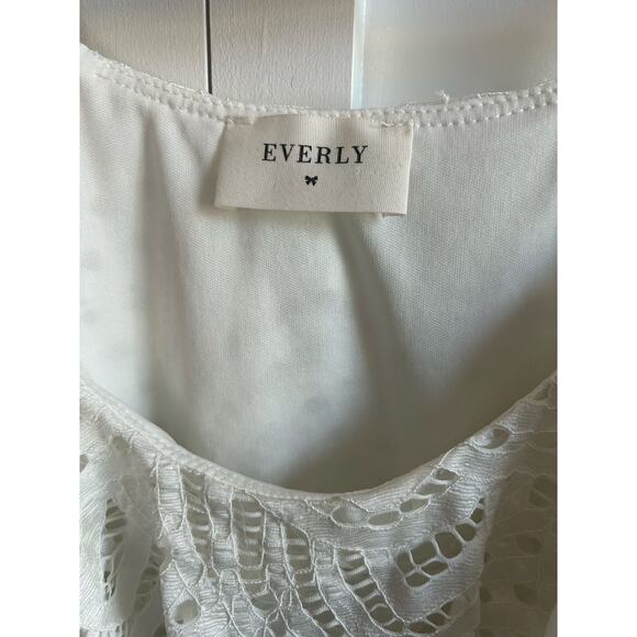 Everly White Lace Cold Shoulder Top Small - Picture 4 of 5